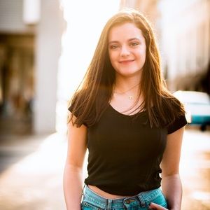 Meet your Posher, Cecilia